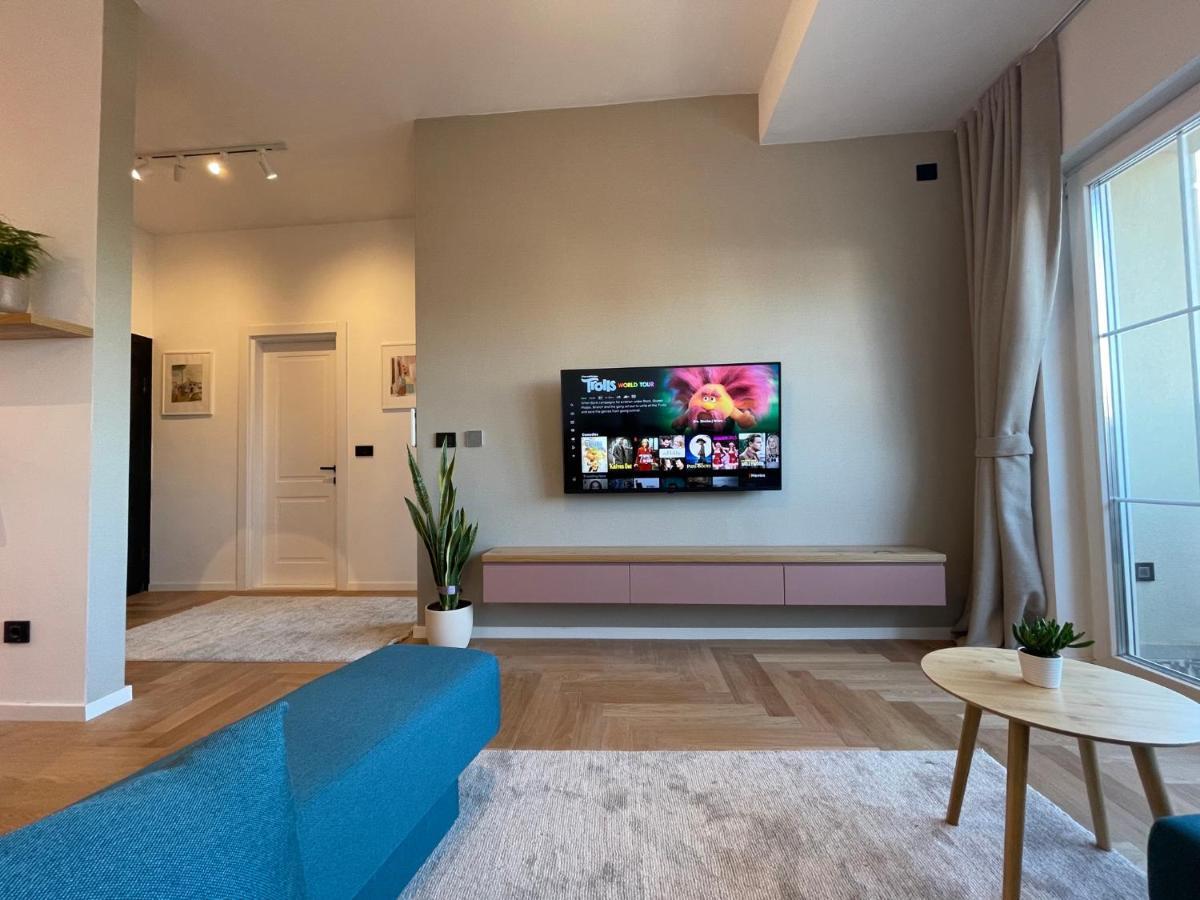 Floral Inn Приштина Екстер'єр фото