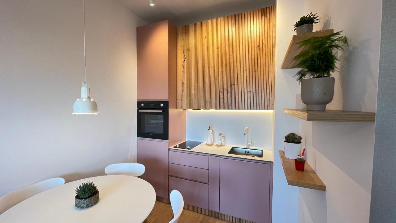 Floral Inn Приштина Екстер'єр фото