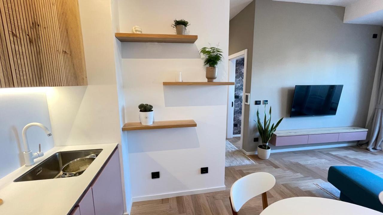 Floral Inn Приштина Екстер'єр фото