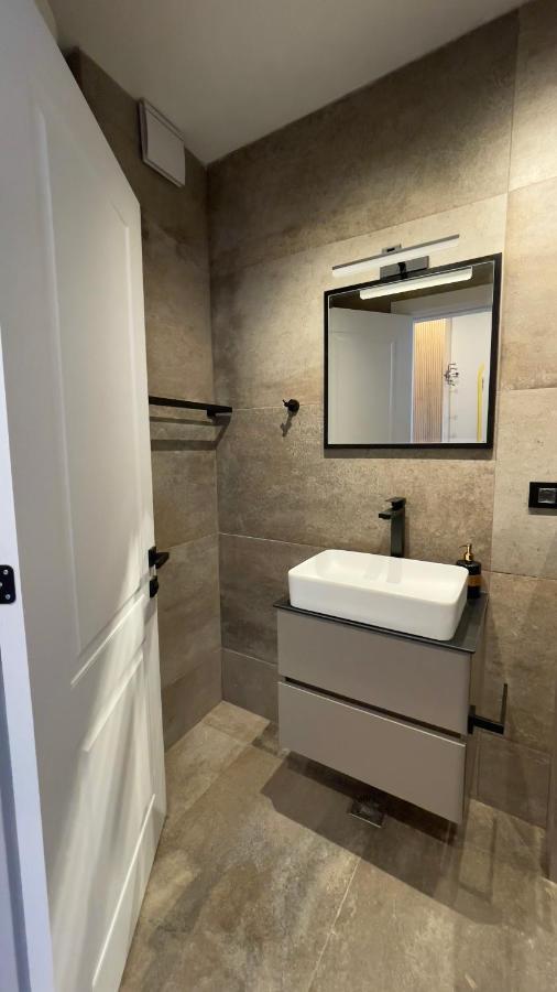 Floral Inn Приштина Екстер'єр фото